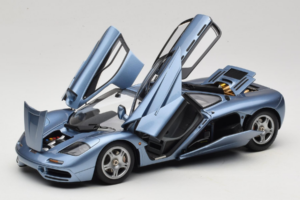 McLaren F1 Blu LCD 1:18 LCD18014-BU Pressofusione — immagine 2 di 8