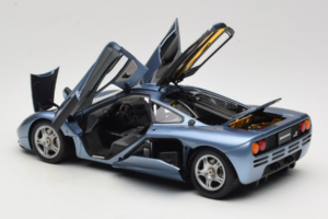 McLaren F1 Blu LCD 1:18 LCD18014-BU Pressofusione — immagine 5 di 8