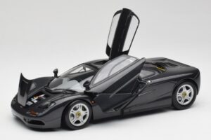 McLaren F1 Carbon Nero Metallizzato Minichamps 1:18 530133420 Pressofusione — immagine 2 di 8