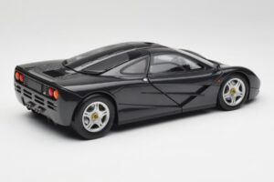 McLaren F1 Carbon Nero Metallizzato Minichamps 1:18 530133420 Pressofusione — immagine 3 di 8