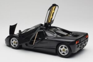 McLaren F1 Carbon Nero Metallizzato Minichamps 1:18 530133420 Pressofusione — immagine 5 di 8
