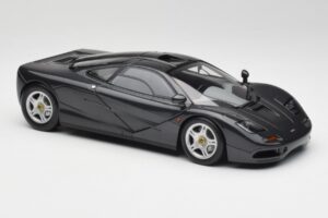 McLaren F1 Carbon Nero Metallizzato Minichamps 1:18 530133420 Pressofusione — immagine 6 di 8