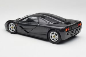 McLaren F1 Carbon Nero Metallizzato Minichamps 1:18 530133420 Pressofusione — immagine 7 di 8