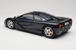 McLaren F1 Dark Blue Metallic Minichamps 1:12 530133128 Pressofusione — immagine 8 di 9