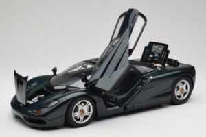 McLaren F1 Dark Green Metallic Minichamps 1:12 530133127 Pressofusione — immagine 2 di 9