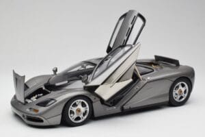 McLaren F1 Dark Silver Minichamps 1:12 530133124 Pressofusione — immagine 2 di 8
