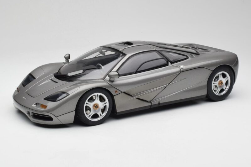 McLaren F1 Dark Silver Minichamps 1:12 530133124 Pressofusione
