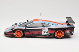 McLaren F1 GTR #39 Gulf R. Bellm / A. Gilbert / M. Sekiya 24 Hours of Le Mans 1997 UT Models 1:18 39725 Pressofusione — immagine 4 di 8