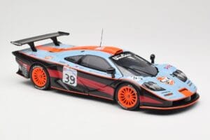McLaren F1 GTR #39 Gulf R. Bellm / A. Gilbert / M. Sekiya 24 Hours of Le Mans 1997 UT Models 1:18 39725 Pressofusione — immagine 6 di 8