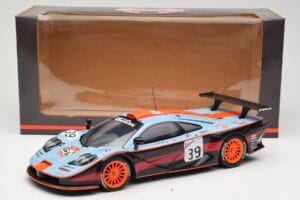 McLaren F1 GTR #39 Gulf R. Bellm / A. Gilbert / M. Sekiya 24 Hours of Le Mans 1997 UT Models 1:18 39725 Pressofusione — immagine 8 di 8