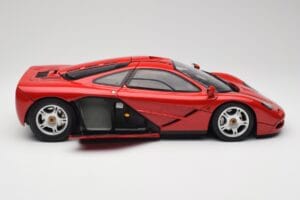 McLaren F1 Rosso Minichamps 1:12 530133125 Pressofusione — immagine 4 di 9