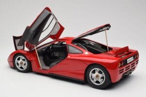 McLaren F1 Rosso Minichamps 1:12 530133125 Pressofusione — immagine 6 di 9