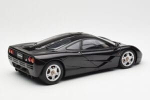 McLaren F1 Road Car Nero AUTOart 1:18 76002 Pressofusione — immagine 3 di 8