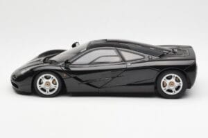 McLaren F1 Road Car Nero AUTOart 1:18 76002 Pressofusione — immagine 4 di 8
