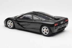 McLaren F1 Road Car Nero AUTOart 1:18 76002 Pressofusione — immagine 7 di 8