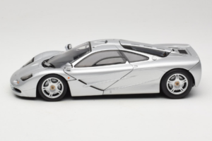 McLaren F1 Argento UT Models 1:18 530133180 Pressofusione — immagine 4 di 8
