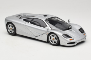 McLaren F1 Argento UT Models 1:18 530133180 Pressofusione — immagine 6 di 8