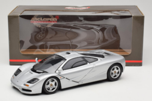 McLaren F1 Argento UT Models 1:18 530133180 Pressofusione — immagine 8 di 8