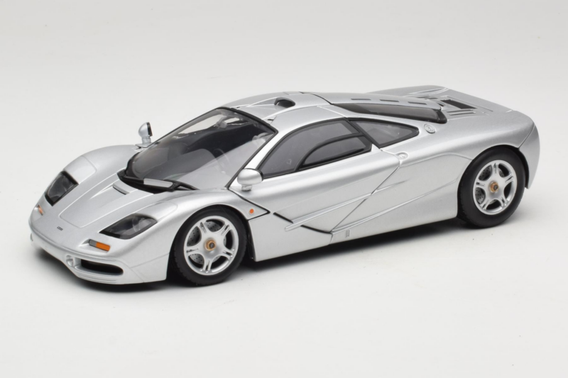 McLaren F1 Argento UT Models 1:18 530133180 Pressofusione