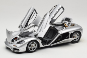 McLaren F1 Argento LCD 1:18 LCD18014-SI Pressofusione — immagine 2 di 8