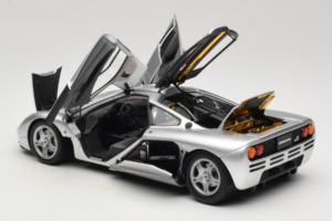 McLaren F1 Argento LCD 1:18 LCD18014-SI Pressofusione — immagine 5 di 8