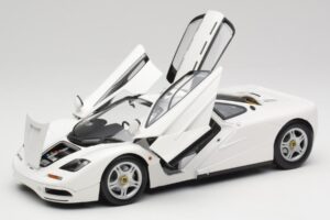 McLaren F1 Bianco Minichamps 1:18 530133424 Pressofusione — immagine 2 di 8
