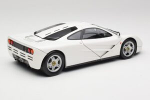 McLaren F1 Bianco Minichamps 1:18 530133424 Pressofusione — immagine 3 di 8