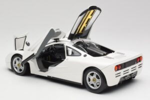 McLaren F1 Bianco Minichamps 1:18 530133424 Pressofusione — immagine 5 di 8