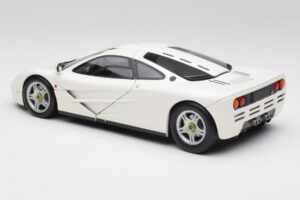McLaren F1 Bianco Minichamps 1:18 530133424 Pressofusione — immagine 7 di 8