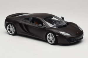 McLaren MP4-12C Matt Black Minichamps 1:18 110133021 Pressofusione — immagine 6 di 8