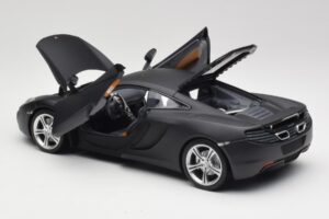 McLaren MP4-12C Matt Satellite Grigio Minichamps 1:18 110133024 Pressofusione — immagine 5 di 8