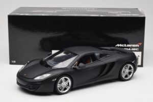 McLaren MP4-12C Matt Satellite Grigio Minichamps 1:18 110133024 Pressofusione — immagine 8 di 8