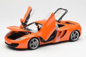 McLaren MP4-12C Arancione AUTOart 1:18 76006 Pressofusione — immagine 2 di 8