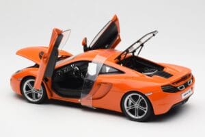 McLaren MP4-12C Arancione AUTOart 1:18 76006 Pressofusione — immagine 5 di 8
