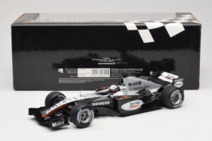 McLaren MP4-19 Mercedes J.P. Montoya Test Car 2005 Minichamps 1:18 533051880 Pressofusione — immagine 6 di 7