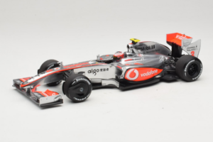 McLaren MP4-24 Mercedes #2 H. Kovalainen F1 2009 Dealer Edition Minichamps 1:18 B66960041 Pressofusione