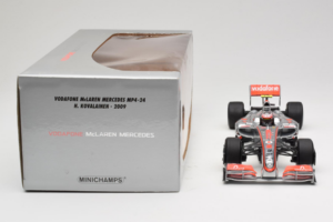 McLaren MP4-24 Mercedes #2 H. Kovalainen F1 2009 Minichamps 1:18 503091802 Pressofusione — immagine 6 di 7