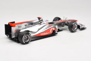 McLaren MP4-25 Mercedes #1 J. Button Vodafone McLaren Showcar F1 2010 Minichamps 1:18 530101801 Pressofusione — immagine 2 di 7