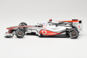 McLaren MP4-25 Mercedes #1 J. Button Vodafone McLaren Showcar F1 2010 Minichamps 1:18 530101801 Pressofusione — immagine 3 di 7