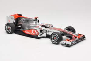 McLaren MP4-25 Mercedes #1 J. Button Vodafone McLaren Showcar F1 2010 Minichamps 1:18 530101801 Pressofusione — immagine 4 di 7