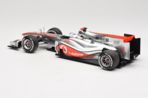 McLaren MP4-25 Mercedes #1 J. Button Vodafone McLaren Showcar F1 2010 Minichamps 1:18 530101801 Pressofusione — immagine 5 di 7