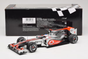 McLaren MP4-25 Mercedes #1 J. Button Vodafone McLaren Showcar F1 2010 Minichamps 1:18 530101801 Pressofusione — immagine 6 di 7