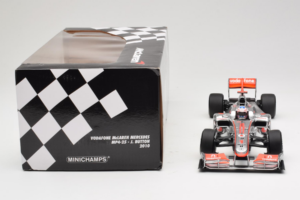 McLaren MP4-25 Mercedes #1 J. Button Vodafone McLaren Showcar F1 2010 Minichamps 1:18 530101801 Pressofusione — immagine 7 di 7