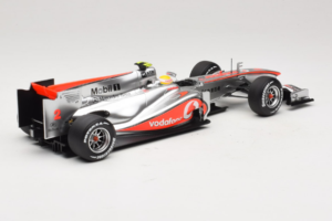 McLaren MP4-25 Mercedes #2 L. Hamilton Vodafone McLaren F1 2010 Minichamps 1:18 530101802 Pressofusione — immagine 2 di 7