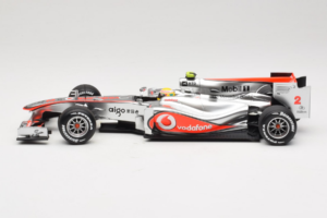 McLaren MP4-25 Mercedes #2 L. Hamilton Vodafone McLaren F1 2010 Minichamps 1:18 530101802 Pressofusione — immagine 3 di 7