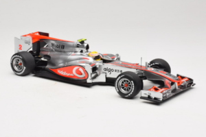 McLaren MP4-25 Mercedes #2 L. Hamilton Vodafone McLaren F1 2010 Minichamps 1:18 530101802 Pressofusione — immagine 4 di 7