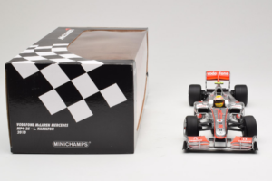 McLaren MP4-25 Mercedes #2 L. Hamilton Vodafone McLaren F1 2010 Minichamps 1:18 530101802 Pressofusione — immagine 7 di 7