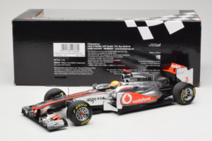 McLaren MP4-26 Mercedes #3 L. Hamilton Vodafone McLaren F1 2011 Minichamps 1:18 530111803 Pressofusione — immagine 6 di 7