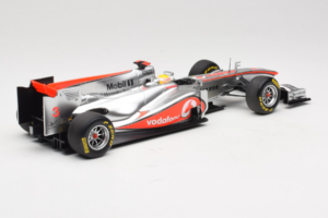 McLaren MP4-26 Mercedes #3 L. Hamilton Vodafone McLaren Showcar F1 2011 Minichamps 1:18 530111873 Pressofusione — immagine 2 di 7