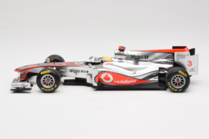 McLaren MP4-26 Mercedes #3 L. Hamilton Vodafone McLaren Showcar F1 2011 Minichamps 1:18 530111873 Pressofusione — immagine 3 di 7
